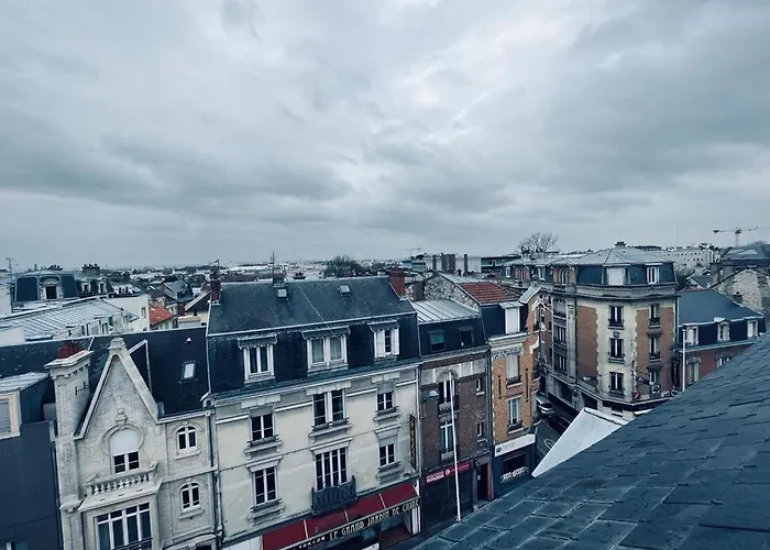 Le Sacre, Au Pied De La Cathedrale
